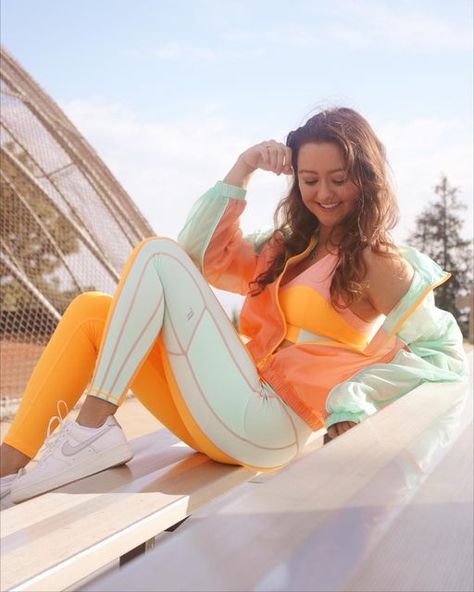 Athleisure Outfits Colorful, Bright Workout Outfits, Bright Athleisure Outfits, Colorful Athleisure Outfits, Fun Run Outfit, Colorful Feed, Outfit Athletic, Spring Athleisure, Spring Workout