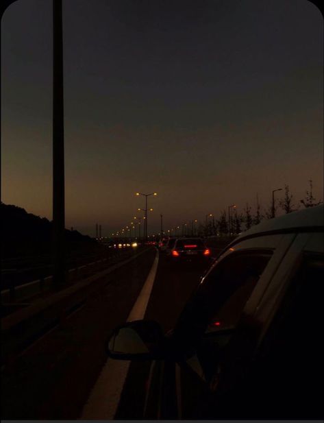 Roads At Night Aesthetic, Night Drives, Late Night Drives, Image Background, Night Scenery, Night Landscape, Pretty Landscapes, Wallpapers Images, Night Vibes