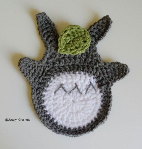 Free Pattern: Totoro Coaster – Joselyn Crochets Gamer Crochet, Totoro Pattern, Crochet Totoro, 4 Drawing, Crochet Coasters Free Pattern, Fall Fest, Crochet Coaster Pattern, Crochet Turtle, Crochet Design Pattern