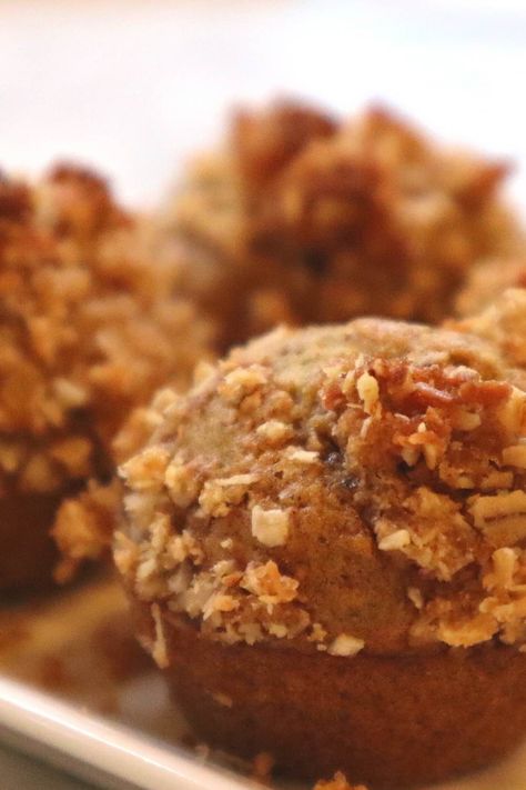 Basic Muffin Recipe, Date Muffins, Healthy Muffin Recipes, Muffin Tin Recipes, Date Recipes, Muffin Recipe, Healthy Muffins, Crumble Topping, Breakfast Items