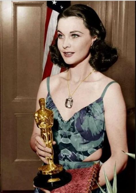 Vivian Leigh, Scarlett O Hara, A Streetcar Named Desire, Scarlett O'hara, Hollywood Costume, Oscar Award, Vivien Leigh, Vintage Black Glamour, Old Hollywood Stars