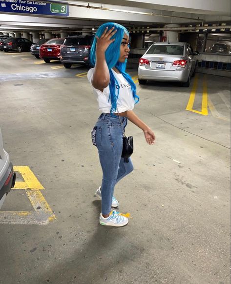 Outfits For Off White Dunks, Outfits With Mcqueen Sneakers, Off White Dunk Outfit, Off White Sneakers Outfit Black Women, Off White Dunks Outfit, Off White Dunks Outfits, Emily Ears, Alexander Mcqueen Sneakers Outfit, Dunk Fits