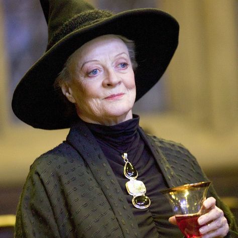 Minerva McGonagall: In Praise of Harry Potter’s Best Witch Maggie Smith Harry Potter, Severus Sneep, Daniel Radcliffe Emma Watson, Harry Potter Professors, Hogwarts Professors, Film Harry Potter, Michael Gambon, Toby Stephens, Sean Combs