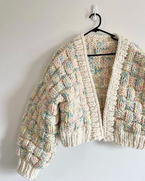 Meg on Instagram: “I finally got around to writing the pattern for the Basketcase Bomber and I’m looking for test knitters! 🧺 The pattern is written for…” Knitting Cardigan Pattern, Chunky Cardigan Pattern, Thick Knit Cardigan, Knitting Cardigan, Womens Knitting Patterns, Knit Cardigan Pattern, Knitting Patterns Free Cardigans, Cardigan Knit, Chunky Cardigan