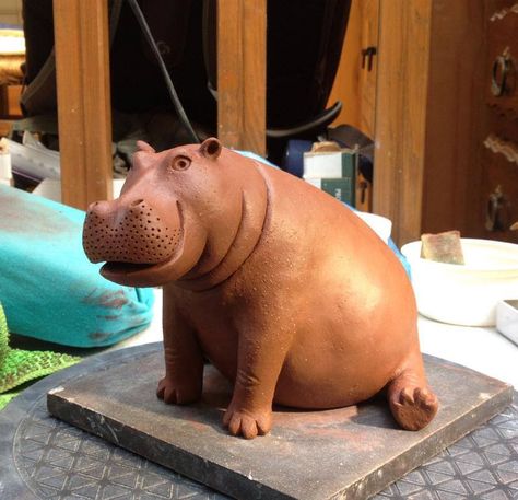 House Hippo Figurine, Kuda Nil, Hungry Hippos, Pottery Animals, Cute Hippo, Sculpture Art Clay, Pottery Workshop, Sculptures Céramiques, Hand Built Pottery