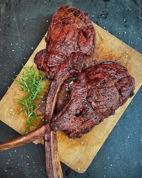 And boom - Rob has smashed it outta the park with his tomahawk! Who fancies a steak NOW? 🥩 🥩 📸 @robceats Are you a steak lover? How about this for a pair of tomahawks? Cooked medium rare using reverse sear method over quality lumpwood with a couple of chunks of cherry to give that beautiful red sheen to the beef. Cooked medium rare served with broccoli and some creamy mushrooms. Steak Tomahawk, Tomahawk Ribeye Steak Recipe, Tomahawk Steak Cast Iron, Grill Tomahawk Steak, Reverse Sear Tomahawk Steak, Tomahawk Steak Recipe, Tomahawk Steak, Special Meals, Beef Sauce