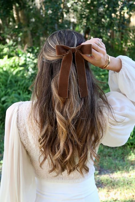 Chocolate Brown Velvet Hair Bow Barrette Delicate Hair Bow - Etsy Thanksgiving Hairstyles, Velvet Hair Bow, Classic Hair, Bow Barrette, Bow Hairstyle, Trendy Hairstyle, Ribbon Hairstyle, Velvet Hair, French Barrette