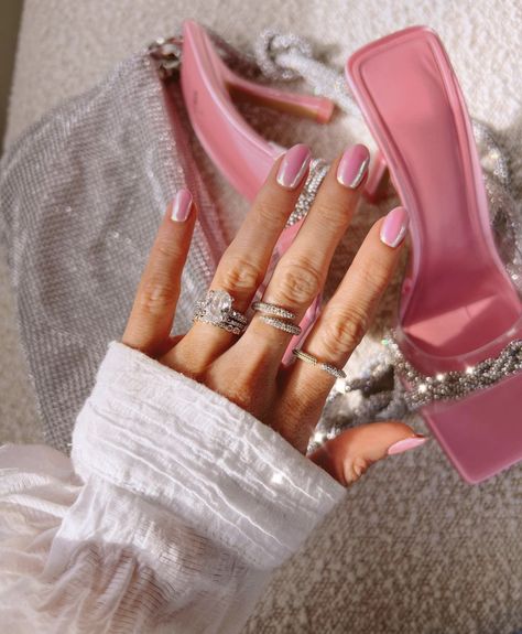 Minimal Barbie Nails, Barbie Inspo Nails, Barbie Chrome Nails, Barbie Aesthetic Nails, Barbie Core Nails, Barbie Acrylic Nails, Nail Barbie, Pink Barbie Nails, Barbie Nail Art