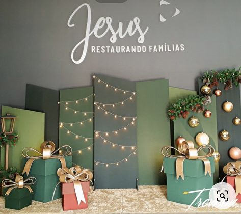 Christmas Stage Decorations, Christmas Stage Design, Christmas Background Photography, Church Christmas Decorations, Christmas Stage, Christmas Photo Booth, Christmas Props, Christmas Church, Christmas Shoot