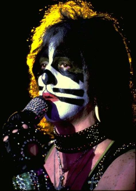 70s Rock Bands, Banda Kiss, Gene Simmons Kiss, Eric Singer, History Pics, Rock History, Vinnie Vincent, Peter Criss, Kiss Army