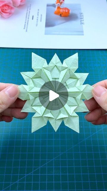 Origami Snowflake Tutorial, 3d Paper Crafts Diy Projects, Snowflakes Origami, Snowflake Origami, Origami Snowflake, Texture Craft, Origami Mandala, Holiday Origami, Diy Snowflakes