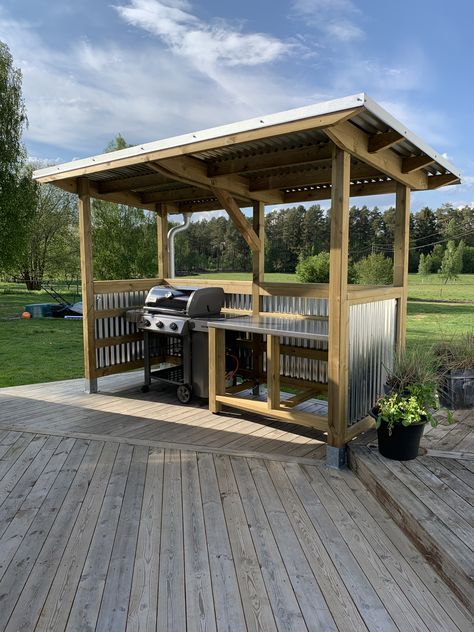 Grill Pergola On Deck, Grill Platform Ideas, Outdoor Kitchen Plans Layout, Cabin Pergola, Diy Outdoor Kitchen Plans, Grill Shack, Backyard Outdoor Kitchen, Bbq Shelter Ideas, Kitchen Plans Layout