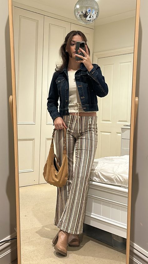 Brown Flare Pants Outfit, Pinstripe Pants Outfit, Pants Y2k, Toronto Fashion, Lizzie Mcguire, Deep Winter, Pinstripe Pants, Pants Vintage, Smart Casual Outfit