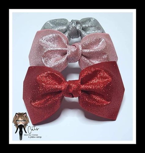 How to make a Glitter Tux/Pinch Bow // How to make a hair bow // Glitter bows // DIY hair bow Full tutorial is available on YouTube Link attached #Catsribbonbowtutorials #howtomakeahairbow #learnhowtomakehairbows #diyhairbows #handmaderibbonbowtutorial #hairbowtutorial #ribbonbowtutorial #glitterbowtutorial #glitterbows #tuxbow #pinchbow Hairbow Tutorials, Make A Hair Bow, Ribbon Bow Tutorial, Hair Bow Tutorial, Bows Diy Ribbon, Bows Diy, Best Bow, Bow Tutorial, Handmade Hair Bows