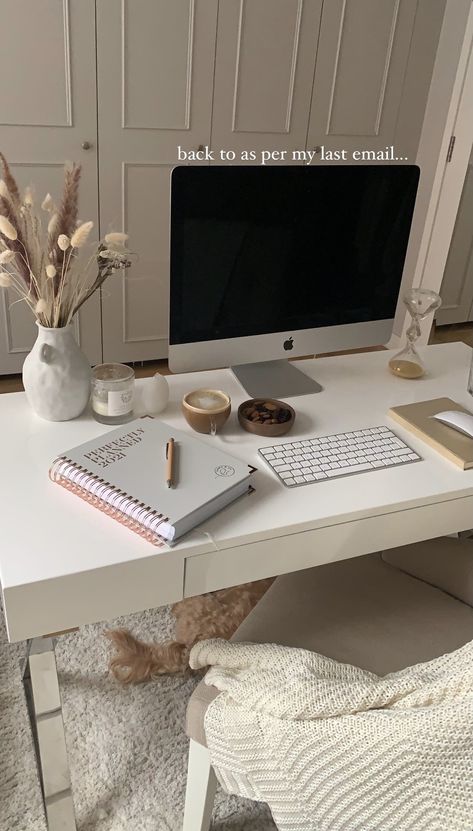 Cozy Home Office, Study Room Decor, Workspace Inspiration, Home Office Setup, Dream Apartment, A Desk, Office Inspiration, Room Inspiration Bedroom, Aesthetic Room Decor