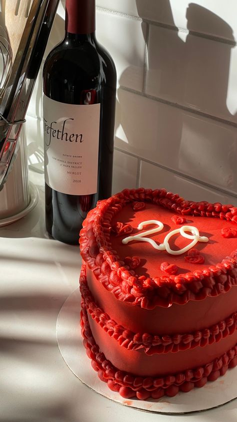 Red 20th Birthday Cake, 20th Birthday Astethic, 2oth Birthday Ideas, Heart Cake 20th Birthday, 20 Heart Cake, Aesthetic 20th Birthday Cake, 20 Something Birthday Ideas, 20 Years Cake Ideas, Cute Cakes For 20th Birthday