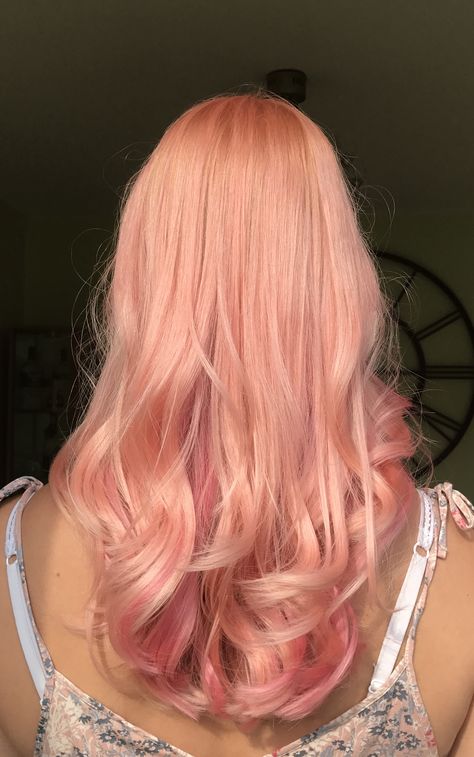 Coral and pink fudge dye Coral Pink Hair Color, Soft Orange Hair, Pinkish Orange Hair, Pink And Peach Hair, Pink Coral Hair, Dye Hair Color Ideas, Pink Fudge, Coral Pink Hair, Peach Pink Hair