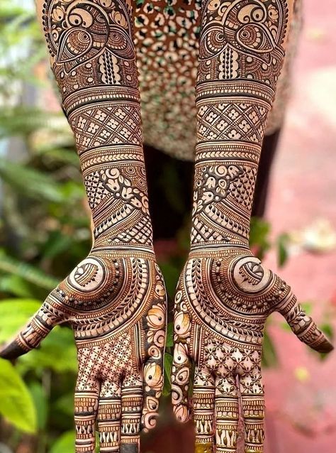 Mehendi Designs For Bride, Unique Bridal Mehndi Designs, Marwari Mehndi Design, Latest Mehndi Designs Wedding, Round Mehndi Design, Front Hand Mehndi Design, Short Mehndi Design, Front Hand Mehndi, Mehndi Designs Simple