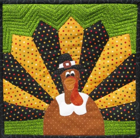 27 Free Thanksgiving Quilt Patterns & Sewing Projects - Freemotion by the River Table Patterns, Fall Quilt Patterns, Thanksgiving Table Runner, Dresden Plate Quilt, Thanksgiving Projects, Turkey Pattern, Fall Sewing, Holiday Quilts, Free Thanksgiving