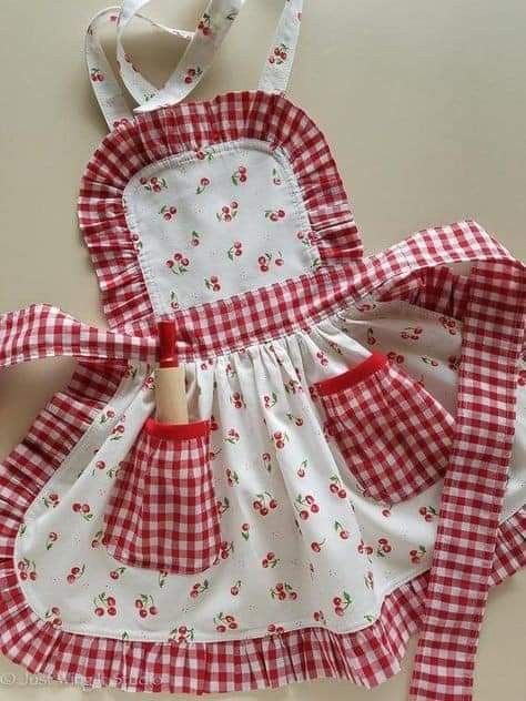 Child Apron Pattern, Matching Aprons, Kitchen Farm, Pretty Apron, Fashion Apron, Diy Apron, Holiday Aprons, Girl Apron, Apron Sewing Pattern