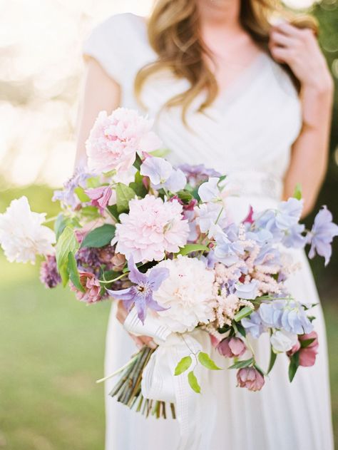 Pastel Pink and Purple Lilac Bouquet Lilac Wedding Bouquet, Lilac Bouquet, Rose Quartz Serenity, Pastel Bouquet, Purple Wedding Bouquets, Bouquet Bride, Purple Bouquet, Lilac Wedding, Spring Wedding Colors