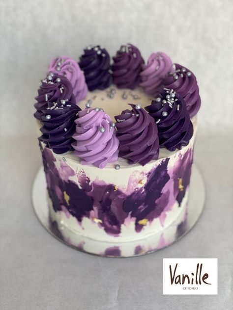 Small Purple Cake, Elegant Purple Cake, Purple Cake Decorating Ideas, Purple Silver Cake, Purple And Gold Birthday Cake, Purple Cake Designs, Purple And Silver Cake, Pastel Purple Cake, Purple Cake Ideas