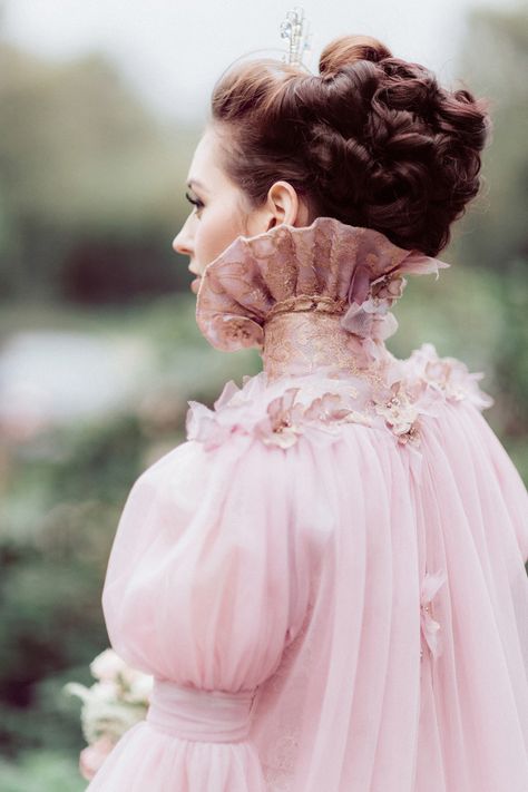 My Fair Lady! A Sophisticated Pale Pinks, Apricots & Lilac Inspired Bridal Shoot… Wedding Timeless, Fair Wedding, Princess Life, Old Hollywood Movie, Audrey Hepburn Style, Lady L, Hollywood Movie, Blush Pink Weddings, My Fair Lady