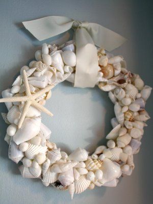 How to do a Seashell Wreath Seashell Wreath, Shell Wreath, Seashell Jewelry, Seashell Art, Romantic Homes, Beach Crafts, Seashell Crafts, Shell Art, Shell Crafts