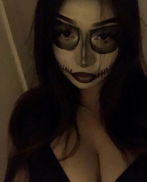 Latina Halloween Makeup, Latina Halloween, Gang Aesthetic, Latina Aesthetic, Calendar Background, Creepy Halloween Makeup, Girl Gang Aesthetic, Spooky Szn, Games Roblox