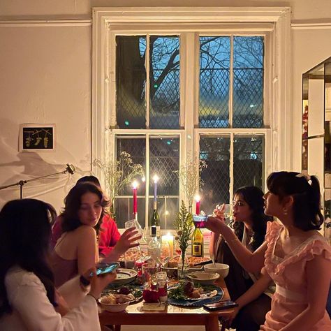 Instagram post by i • Feb 14, 2022 at 7:39pm UTC Cozy Dinner Party, Dinner Party Style, Dinner Party Decor, Friendsgiving Dinner Party, Garden Dinner, Friendsgiving Dinner, Cozy Dinner, 29th Birthday, Cosy Winter