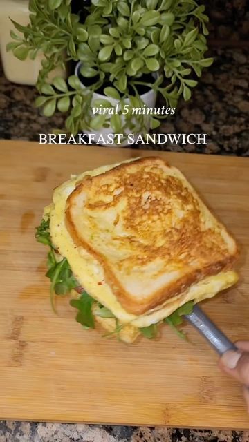 Gut Healthy Foods, Easy Breakfast Sandwich, Easy Recipes For Beginners, Egg Cheese, Healthy Grocery List, Clean Eating Breakfast Recipes, Breakfast Sandwiches, Embrace The Journey, Vegetarian Breakfast