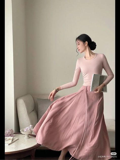 Traditional Feminine Outfits, Elegant Pink Outfit, Outfits Winter Comfy, Fashion Women Over 40, Comfy Outfits Fall, Winter Cute Outfits, Runway Streetwear, Modest Feminine Outfits, Winter Comfy Outfits