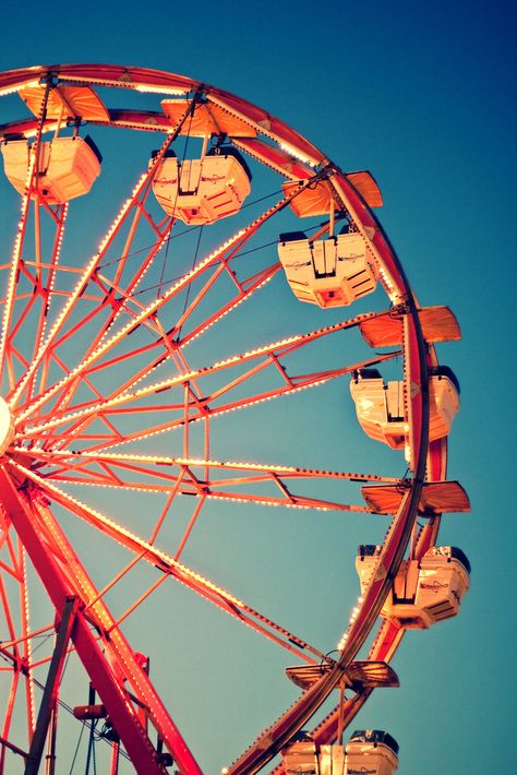 Ferris wheel Feel Good Pictures, Wallpaper Inspiration, Carnival Rides, Parc D'attraction, Fun Fair, Orange Walls, Picture Collage Wall, Orange Aesthetic, Photo Wall Collage