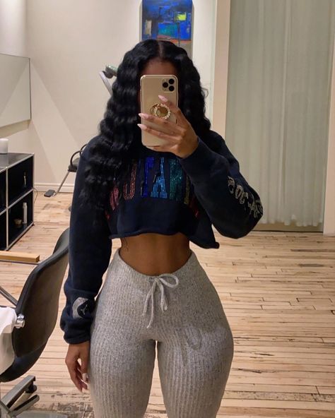 HK on Instagram: “🙅🏾‍♀️🧏🏾‍♀️” Pear Shaped Outfits, Girl Sweatpants, Leggings Outfits, Feed Insta, Pear Body Shape, Boujee Outfits, Thick And Fit, Black Women Fashion, Curvy Girl Outfits