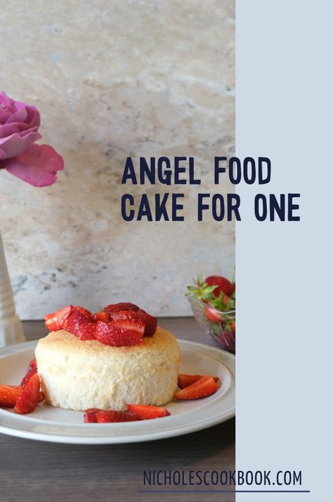 Mini Angel Food Cake for One - Nichole's Cookbook Mini Angel Food Cake, Pudding Whipped Cream, Yogurt Pudding, Angel Food Cupcakes, Fruit Topping, Mini Angel, Fruit Toppings, Mini Loaf, Angel Food Cake