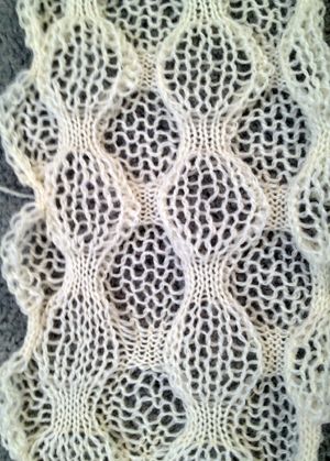 Textural Knitting with repeating bubble pattern - dimensional knit tutorial; textiles design Fair Isles, Knitting Machine Patterns, Machine Pattern, Knitting Instructions, How To Purl Knit, Knit Stitch Patterns, Knitting Machine, Knitting Tutorial, Knitting Techniques