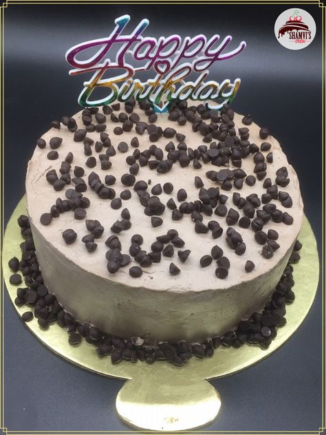 Gorge on this sinfully delicious choco chips cake from Shamvi's Oven  To place your order call or WhatsApp on 8377807866.  #shamvisoven #fresh #homemade #madeonorder #chochochipcake #eggless #noprmixes Choco Chips Cake, Choco Chips, Cake Chocolate, Place Your Order, Coffee Cake, Chocolate Cake, Oven, Birthday Cake, Chips