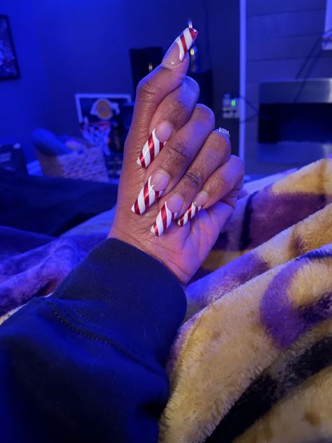 Christmas Tree Nails Acrylic, Candy Cane Acrylic Nails, Christmas Nails Natural Nail, Christmas Nails Natural, Dope Christmas Nails, Candy Cane Nail Designs, Christmassy Nails, Nails Candy Cane, Grinch Nails