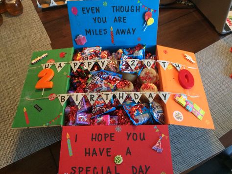 Birthday Box For Husband, Deployment Gifts For Son, Deployment Gifts For Husband, Deployment Scrapbook Ideas, Deployment Crafts, Deployment Countdown Ideas, Birthday Care Package Ideas, Birthday Deployment Package, Army Boyfriend Gifts