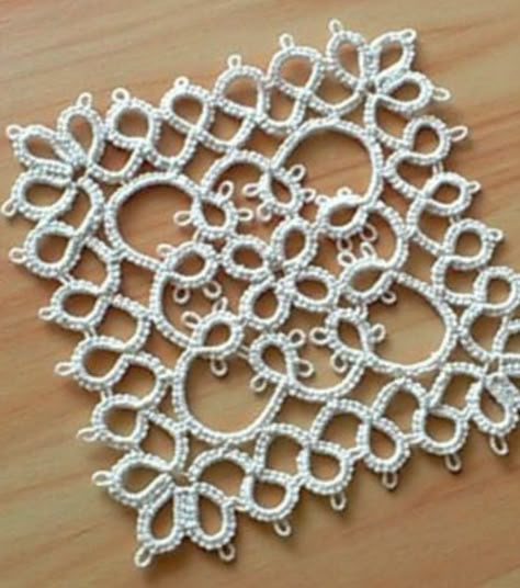 TATTING - MAGIC NEEDLES Needle Tatting Tutorial, Lace Bookmark, Tatting Patterns Free, Needle Tatting Patterns, Shuttle Tatting Patterns, Free Crochet Doily Patterns, Tatting Earrings, Shuttle Tatting, Tatting Tutorial