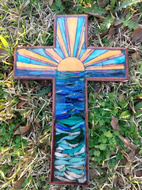 Cross Stained Glass Patterns, Wooden Cross Painting Ideas, Christian Mosaic Art, Christian Stained Glass Art, Mosaic Cross Craft, Cross Mosaic, Diy Crosses, Free Mosaic Patterns, Hand Painted Crosses