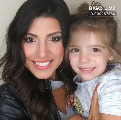 Come and see Danielle lam's wonderful post in#BIGOLIVE: Danielle Lam Selfie Picture, Womens Western Outfits, Danielle Lam, Bigo Live, Pch Sweepstakes, Night Pictures, New Photo Download, Photo Download, Come And See