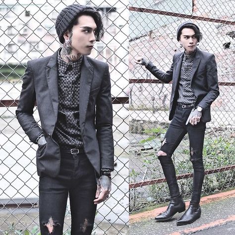 Tulip Fashion, Style Androgyne, Asos Boots, Saints Shirts, Goth Guys, Outfit Hombre, Casual Goth, Black Clothes, Mens Fashion Edgy