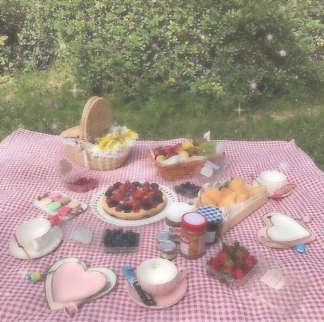 Picnic Inspiration, Picnic Date, Fairy Aesthetic, Cottage Core Aesthetic, Cottagecore Aesthetic, + Core + Aesthetic, A Picnic, Oui Oui, Nature Aesthetic