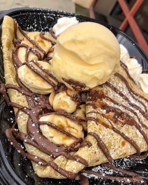 Crepes With Ice Cream, Crepe With Ice Cream, Ice Cream Crepes, Crepe Ice Cream, Nutella Crepes, Drink Aesthetic, Girl Dinner, Gift Inspo, Sweet Food