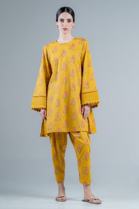 Pakistani Dress Style, Simple Shirt Design, Stitching Styles, New Suit Design, Dress Design Pakistani, Best Casual Dresses, Pretty Dresses Casual, China Rose, Trendy Shirt Designs