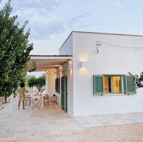 Cozy renovated country house in Salento. Puglia House Style, Puglia Farmhouse, Puglia House, Southwest Modern, Architecture Renovation, House Plans With Pictures, Spain Design, Mediterranean Style Homes, Countryside House