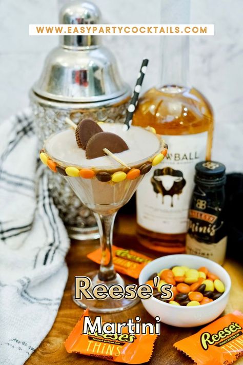 Reese’s Peanut Butter Martini Peanut Butter Martini, Peanut Butter Cup Cocktail, Peanut Butter Whiskey, Whiskey Chocolate, Fruity Alcohol Drinks, Boozy Popsicles, Shakes Drinks, Best Cocktail Recipes, Infused Vodka