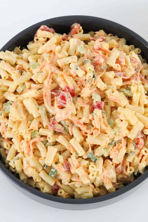 Salad Recipes South Africa, Pasta Salad With Mayo, Sour Cream Dressing, Creamy Pasta Salad, Salad Recipes With Bacon, Creamy Pasta Salads, Egg Mayonnaise, Frozen Pasta, Make Pasta