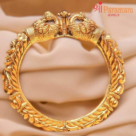 Latest Bridal Bangles And Kada Designs For 2020 Brides-To-Be Nakshi Kada Designs, Gold Kangan Design Latest, Gold Bala Design, Gold Bangles Design Unique Latest, Kishori Ji, Peacock Motif, Dresses Diy, Diy Heart, Antique Gold Jewelry Indian